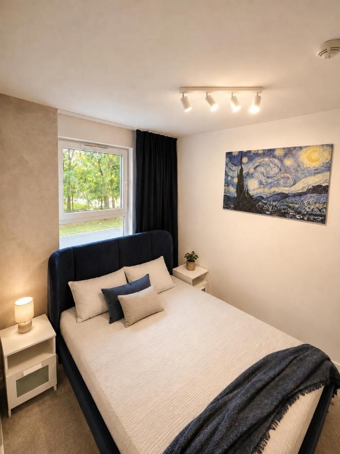Oddzielna sypialnia — Grey Apartment Portovo