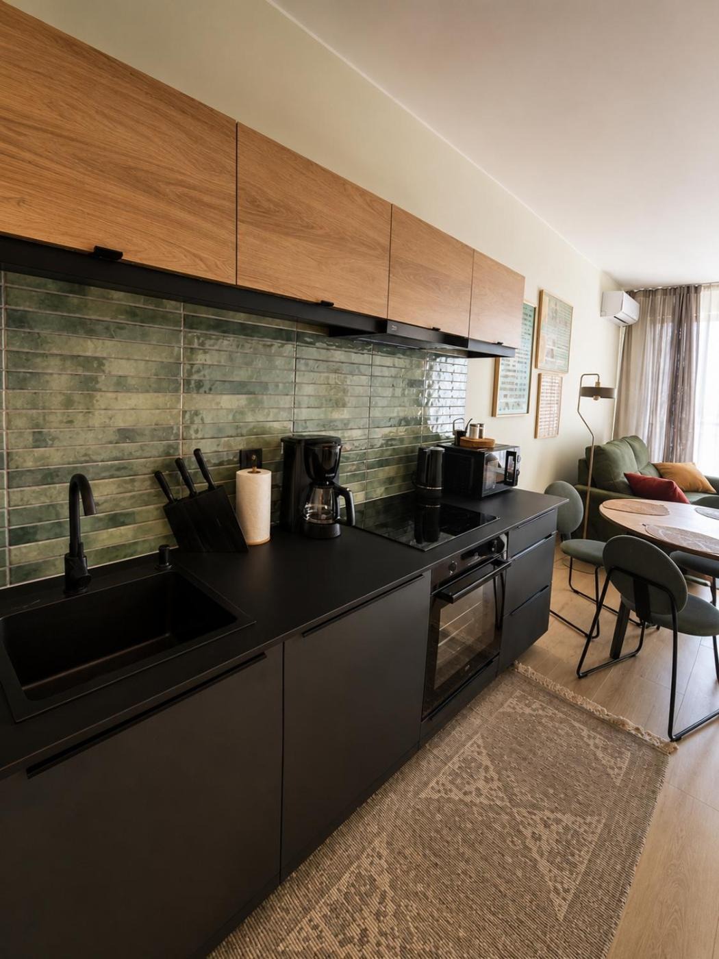 Wyposażona kuchnia — Harmony Apartment Portovo