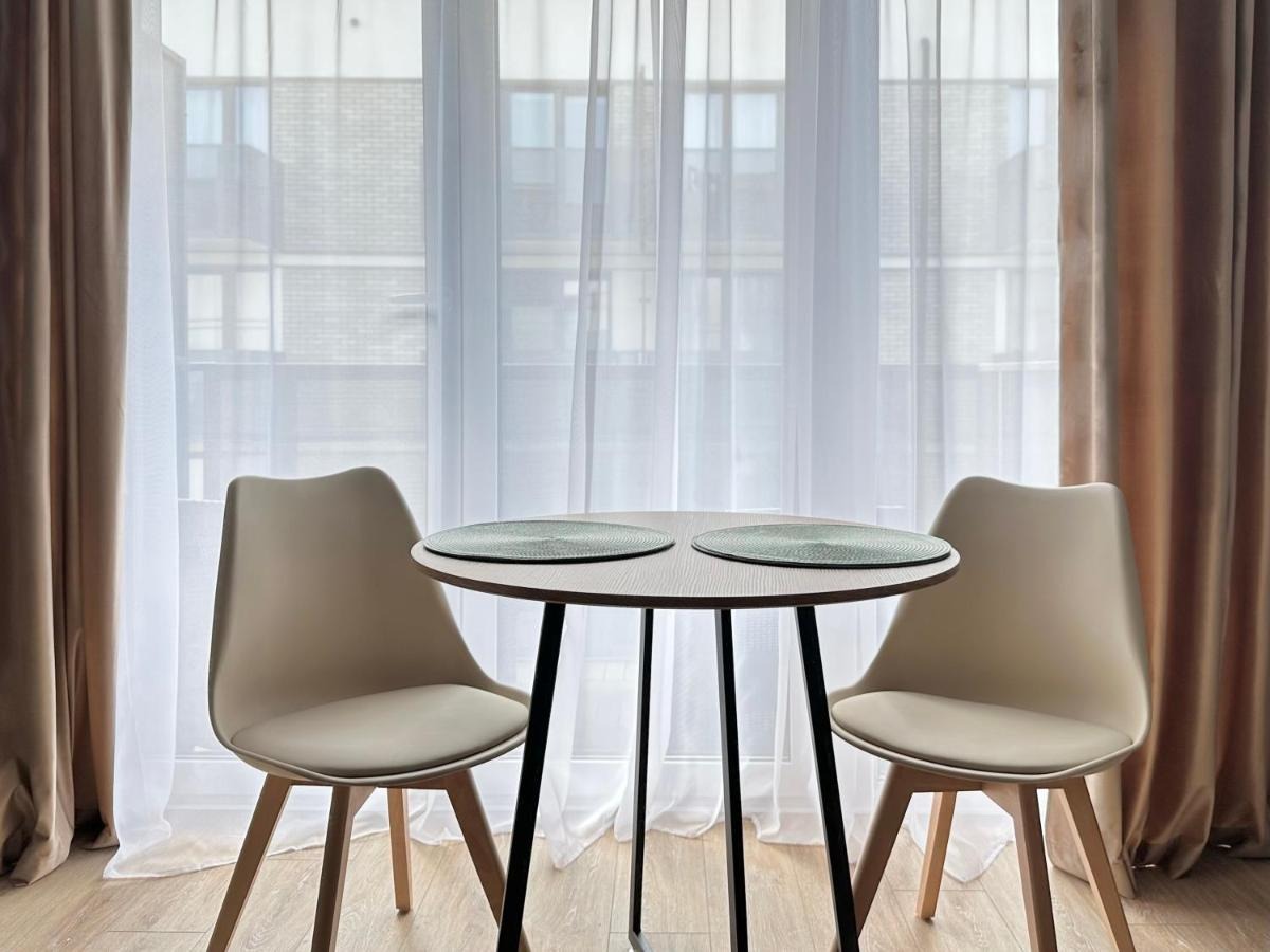 Stół i miejsce do jedzenia — Hygge Apartment Portovo
