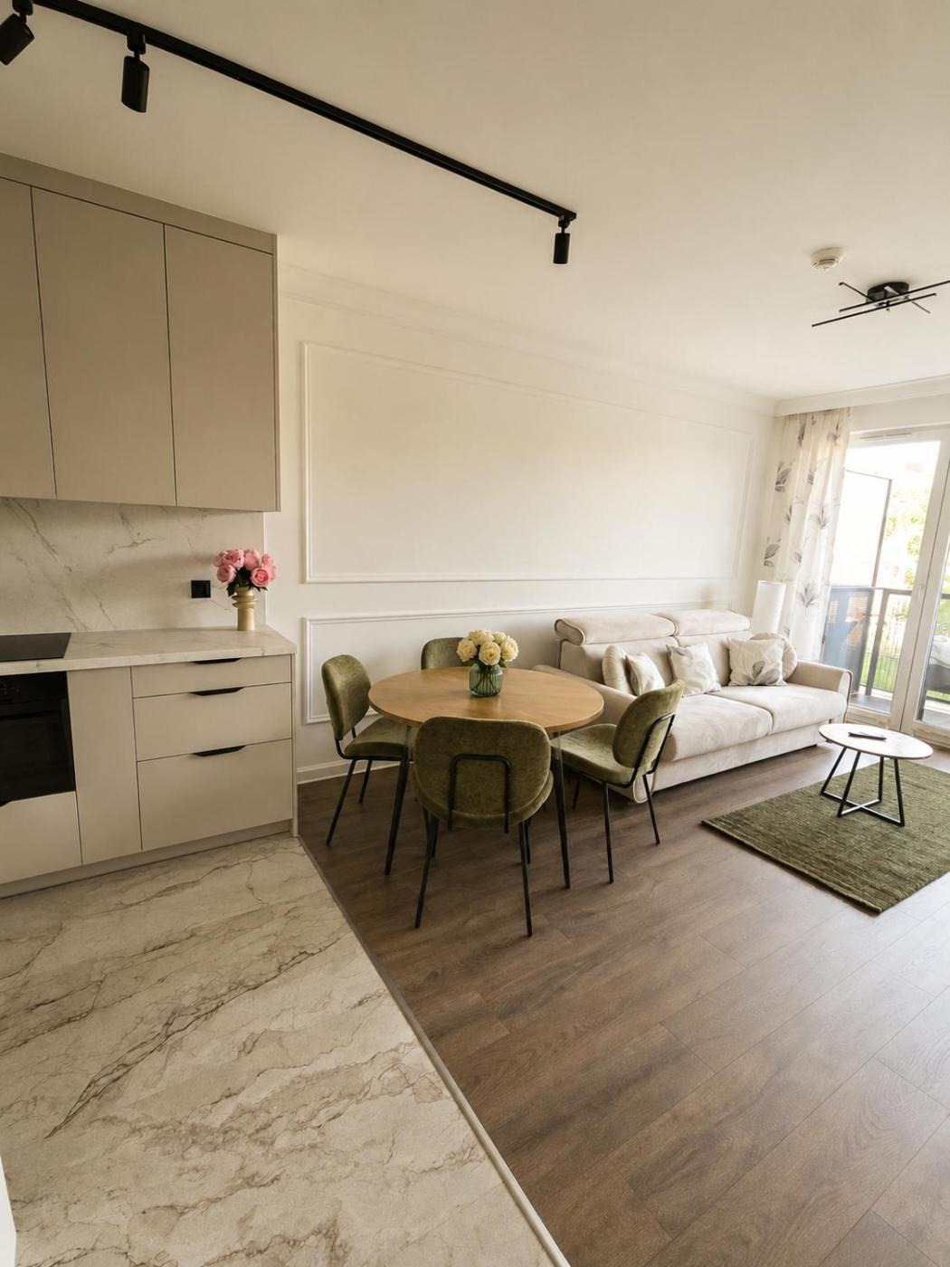 Marble Luxury Apartment Portovo — salon z aneksem kuchennym