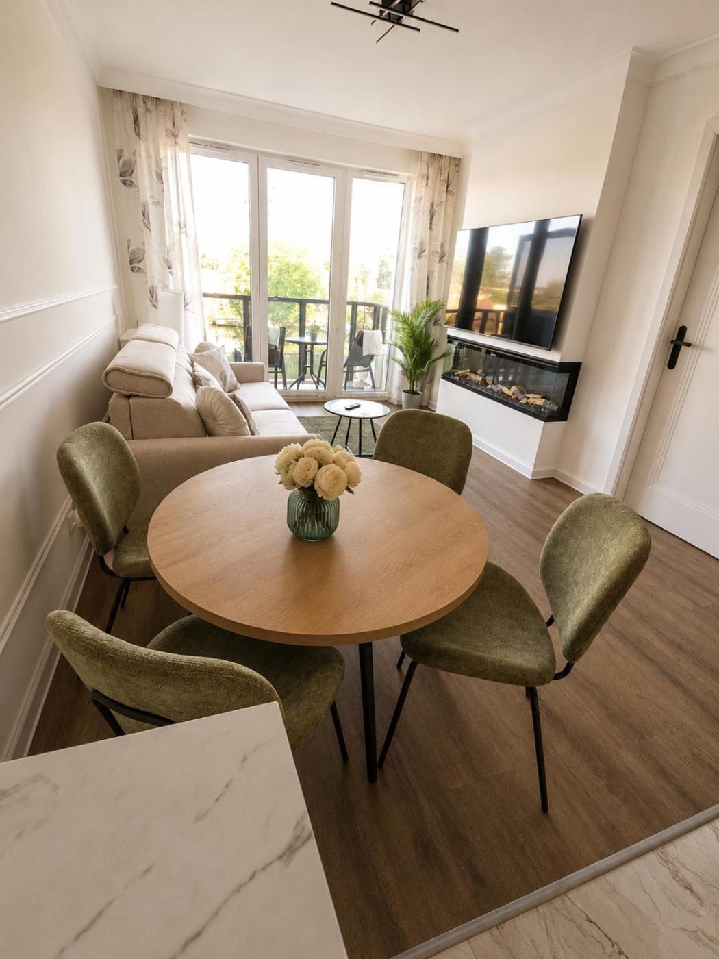 Część jadalniana — Marble Luxury Apartment Portovo