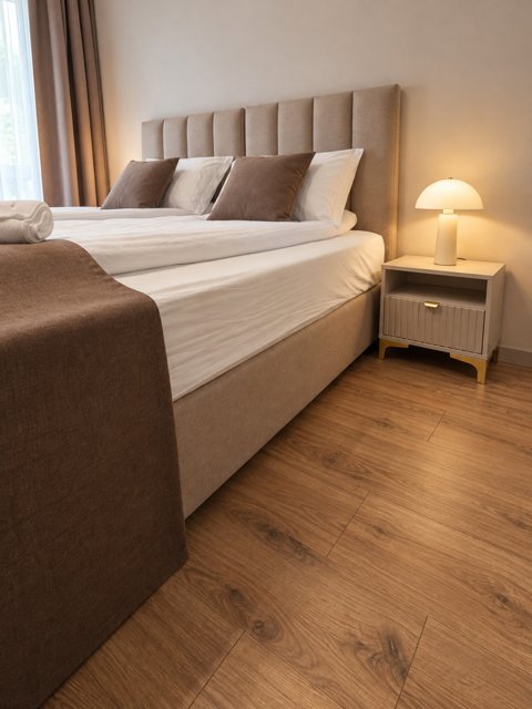 Łóżko i szafka nocna — kawalerka 23 m², Gdańsk Śródmieście